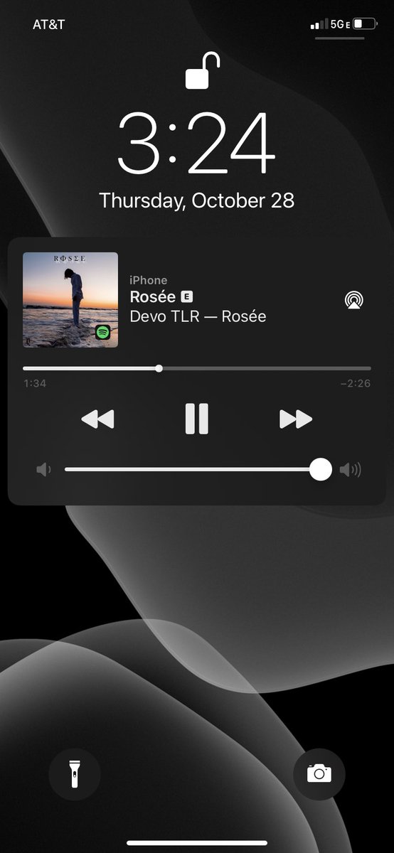 devotlr's tweet image. je suis pas ici souvent mais je viens de sortir un son 🕊