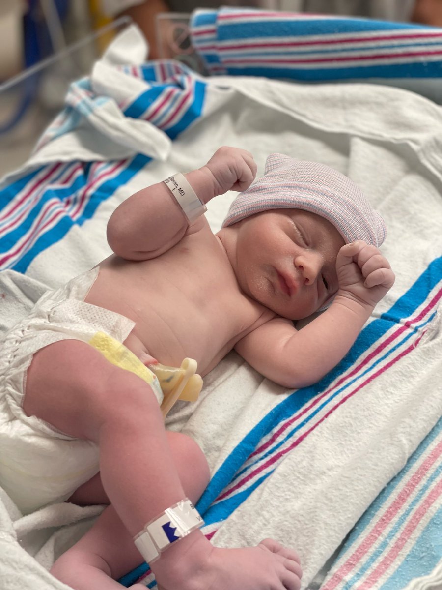 janabiery's tweet photo. We are thrilled to announce that the newest Biery boy has made his arrival! Brooks Kelly Biery was born at 12:14 weighing 6lbs 11oz 21 inches long. We are so in love 💙💙💙 https://t.co/L3UfoOAjCq