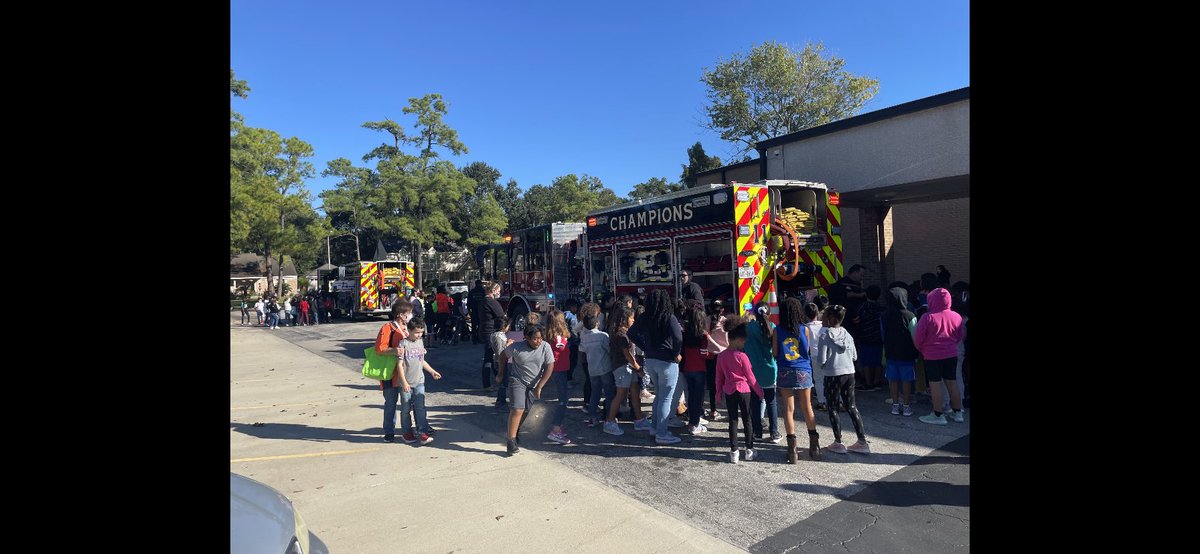 We recognize, love, and honor our first responders. Thank you for serving our community <a href="/GreenwoodKISD/">Greenwood Forest</a> <a href="/KleinISD/">Klein ISD</a> #kleinfamily #NationalFirstRespondersDay