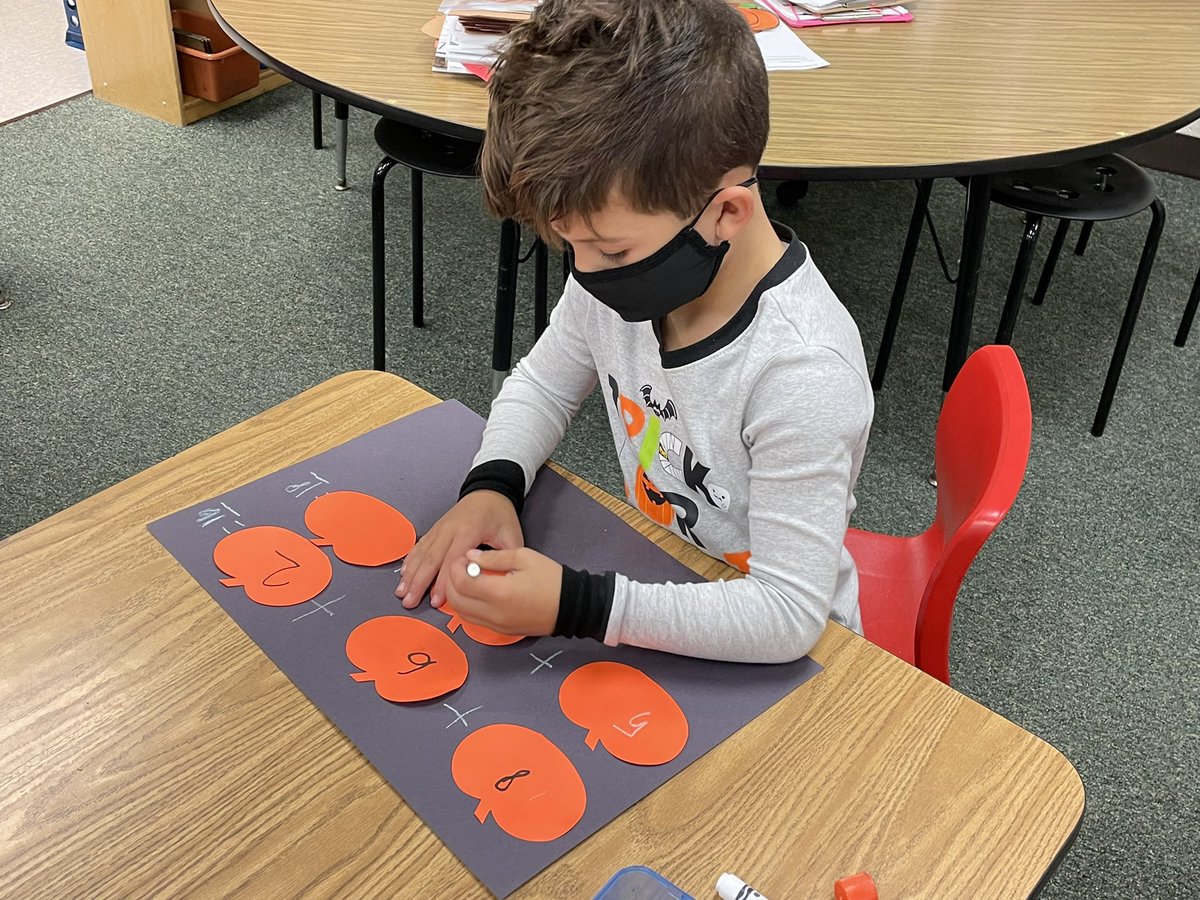 k_mckuras's tweet photo. Today we learned how to add 3 numbers together…with the help of some pumpkins! #GPgoes4gold #Allin157c #157cLearns https://t.co/uXrx58QpUn