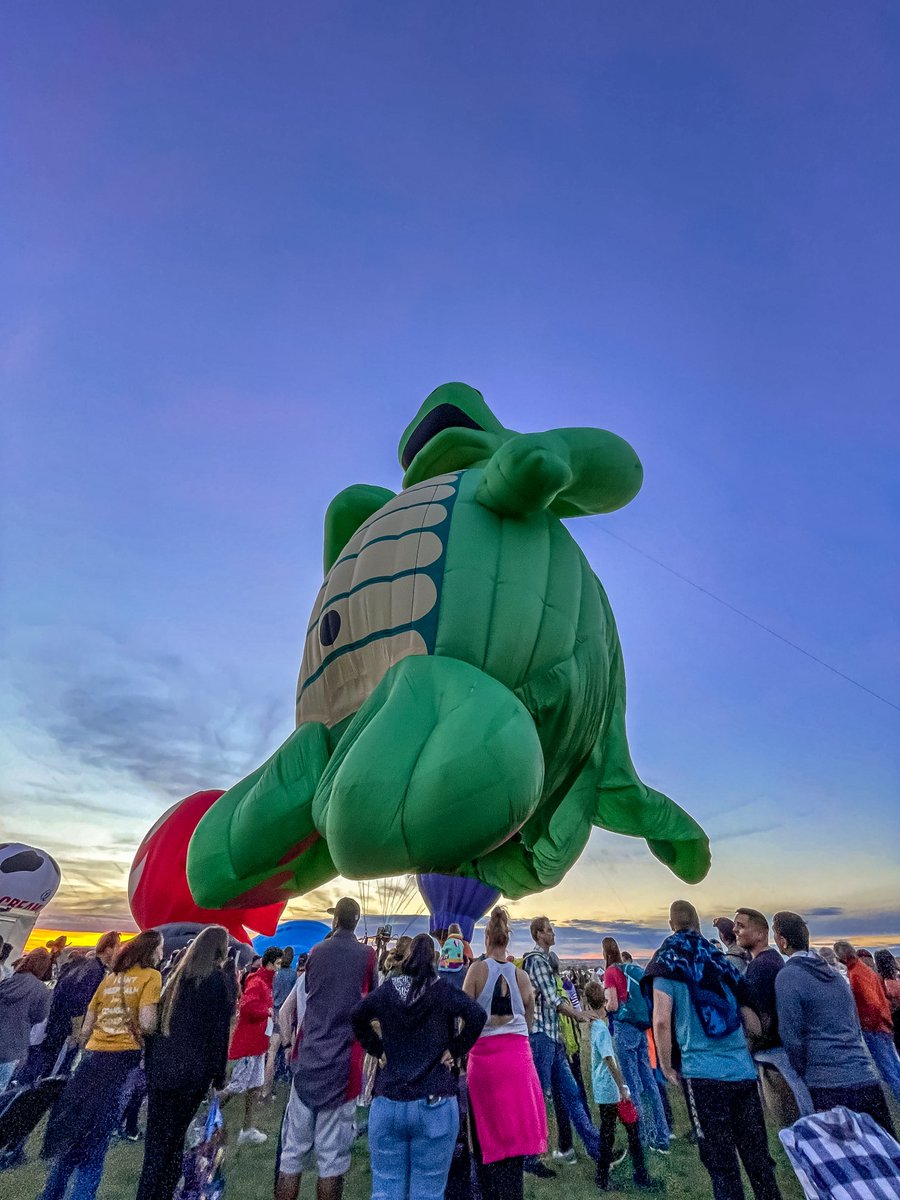 OhanaExpedition's tweet photo. We're finally back.....on social media that is. 🤦‍♀️  We took a little social media siesta after the fiesta.  So we are finally getting to share a few of our favorites from the 2021 Albuquerque Balloon Fiesta. https://t.co/4xW6kb7Qve
