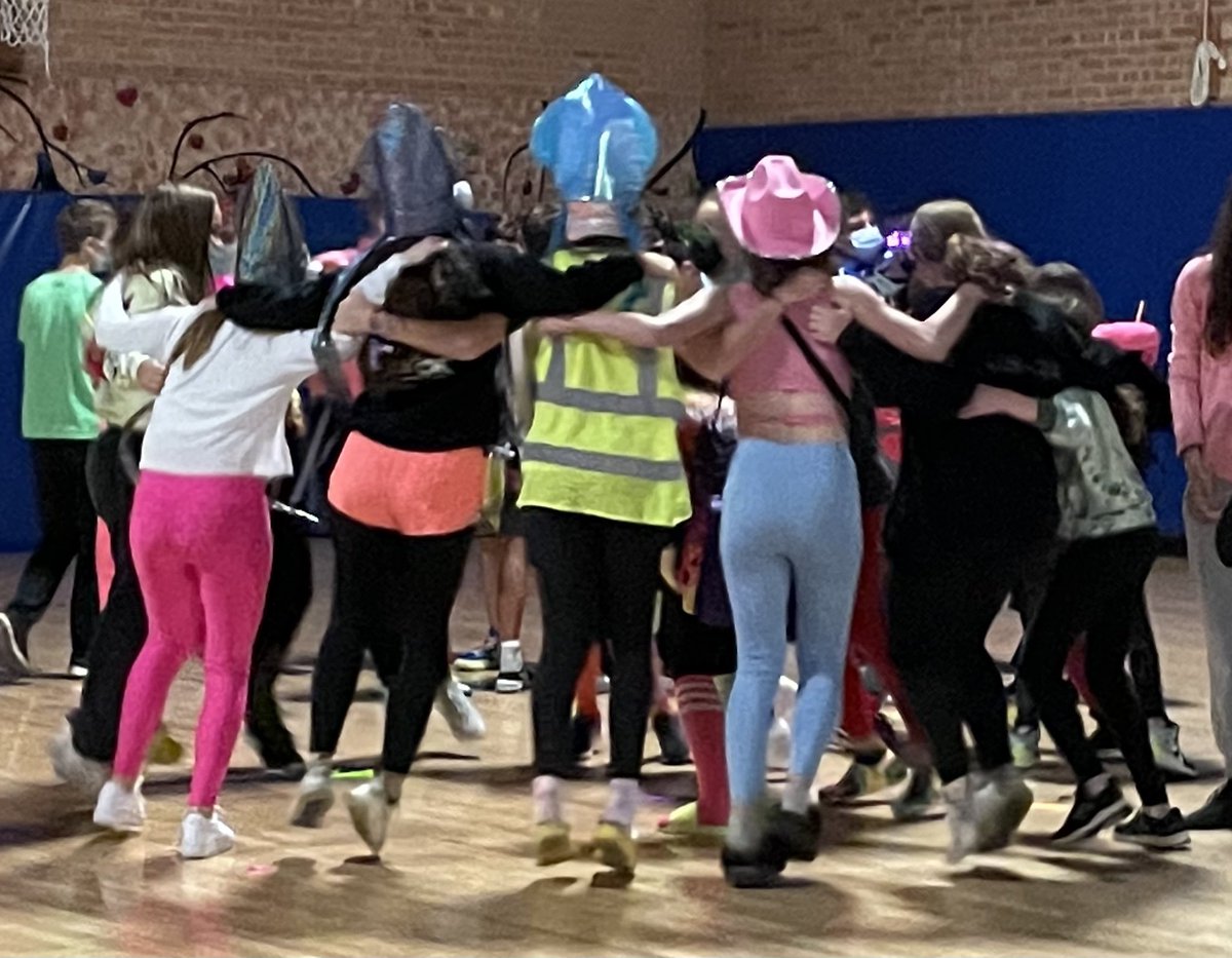 Eagles had a blast at recess today with an awesome DJ and emcee showing their dance moves and sporting some amazingly creative neon garb!  Thanks EW PTO for funding this great event!
#112Leads