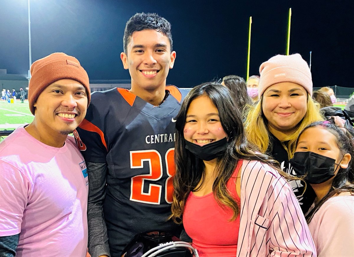 Central Kitsap football player Christian Palacio and his family are trying to raise funds to treat a very rare form of cancer. The 17-year-old remains upbeat while looking forward to the Cougars' big showdown against Yelm on Friday.
kitsapsun.com/story/sports/2…