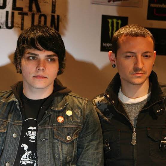 xprettyinpunk's tweet photo. gerard way &amp; chester bennington https://t.co/M9VZdpB2s8