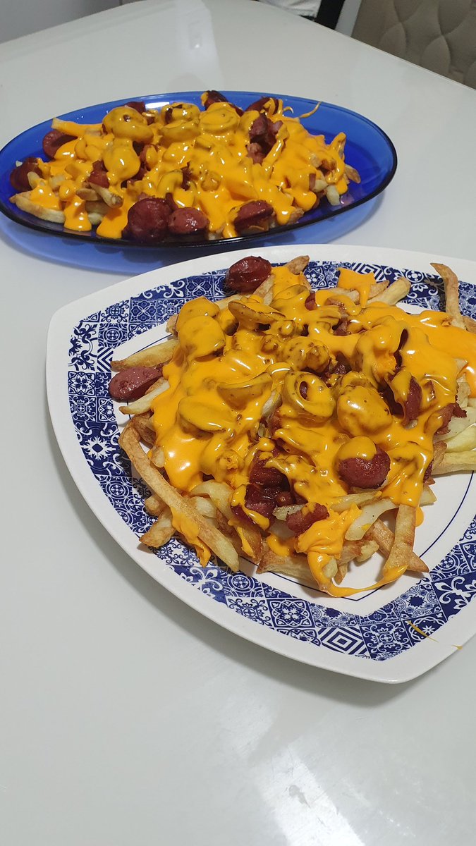 se a terra não é plana como explica o céu reto? tweet media
