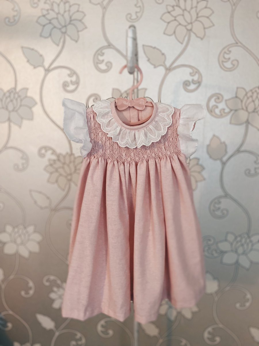 lauraboteros's tweet photo. Hello tw! quiero invitarlos y compartirles un negocio que montó mi mamá y mi tia de vestidos para niñas👧🏽 En plena pandemia empezaron a hacer pruebas y ya sacaron la primera colección. Los invito a que nos sigan en instagram como @vysatelier💗 https://t.co/5U9kxBK2qB
