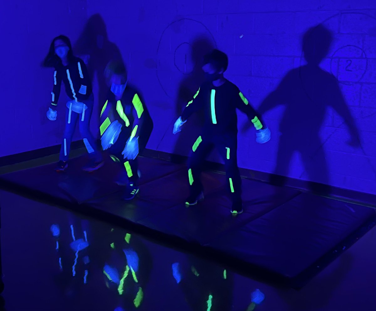 angoodru's tweet photo. The Who We Are Unit of Inquiry came to life with black light video creation today! 3rd graders had the best time working together to investigate how our skeletal system supports the human body. We have some dancers at FWES! #FWESspotlightslearning @FWESIBPYP @go2yourstudio https://t.co/GBzbgCpOED