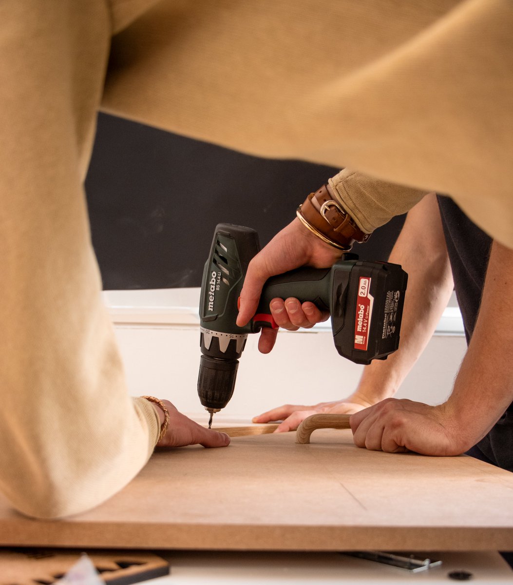 On donne les derniers coups de perceuse !

We give the last few strokes of the drill!

<a href="/EcoleLisaa/">LISAA</a>

#workshop 
#LISAA
#LISAAworkshop2021