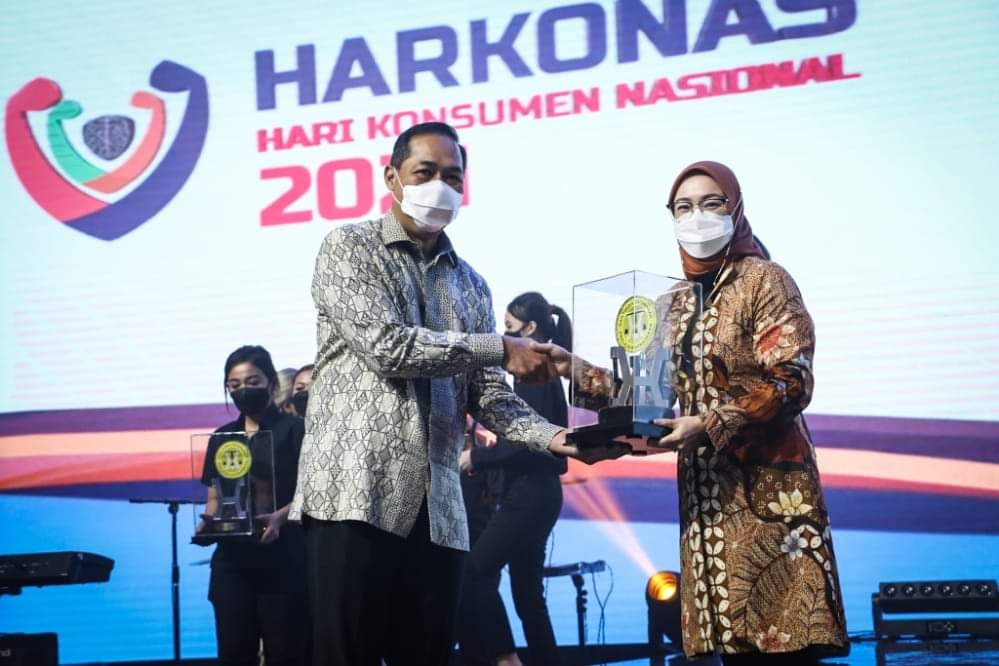 DiskominfoPWK's tweet photo. Ceu Ati Raih Penghargaan Tertib Ukur
https://t.co/eVb08X6EUK https://t.co/7LWkCDWeTq