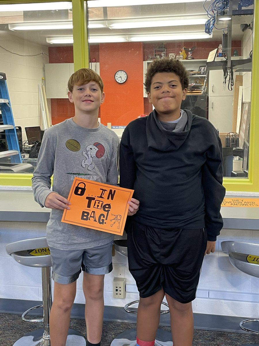 AmandaGalliton's tweet photo. Halloween Digital Breakout with 7th graders! #bisdreads #breakout #escaperoom #middleschool #HappyHalloween #librarylife https://t.co/oWPWSTbwbk
