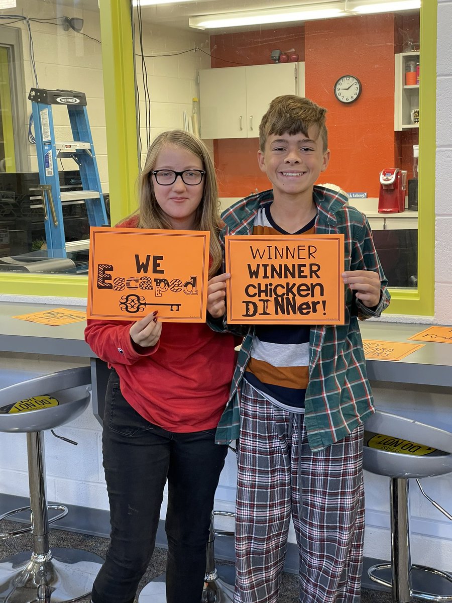 AmandaGalliton's tweet photo. Halloween Digital Breakout with 7th graders! #bisdreads #breakout #escaperoom #middleschool #HappyHalloween #librarylife https://t.co/oWPWSTbwbk