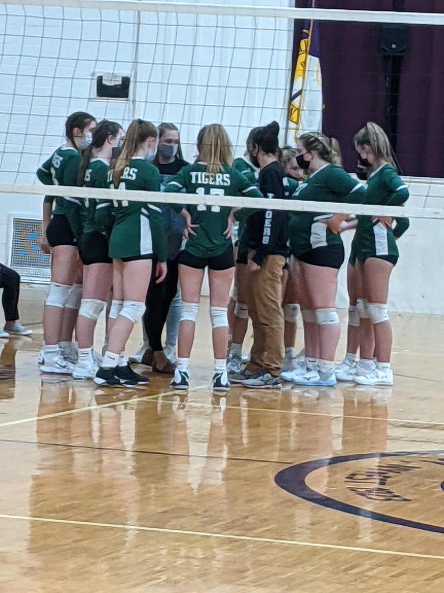 beansdad1973's tweet photo. An awesome opening round 3-0 win for our volleyball team against Catholic Central tonight!  #hftigerpride https://t.co/WRyET0xLj5
