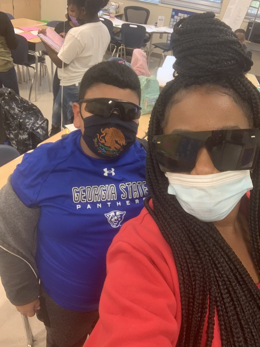 JLindsey04's tweet photo. Our FUTURE is BRIGHT, no DRUGS in SIGHT! #Redribbonweek #oopsmaskdown @TrinaScounselor @WeemsYolanda  @SharpeSystems @APSTAGAcademy https://t.co/QuM5mInMbx