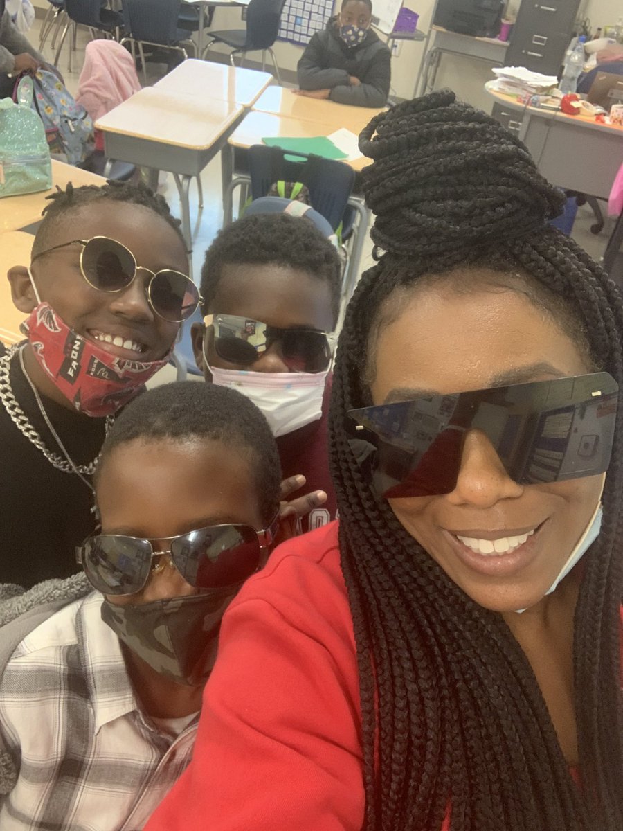 JLindsey04's tweet photo. Our FUTURE is BRIGHT, no DRUGS in SIGHT! #Redribbonweek #oopsmaskdown @TrinaScounselor @WeemsYolanda  @SharpeSystems @APSTAGAcademy https://t.co/QuM5mInMbx