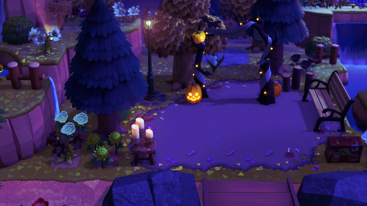 sydofMainStUSA's tweet photo. Main Street is (finally) all decked out for Halloween! #AnimalCrossing #ACNH #NintendoSwitch https://t.co/W73N6nYrHq