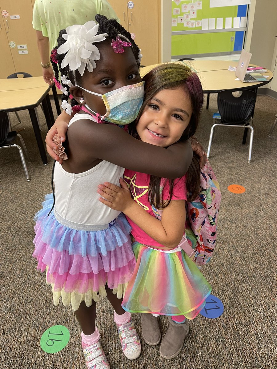 KarkoshKelsi's tweet photo. Neon Day of Red Ribbon Week @ #QHES #GoQuails https://t.co/2dETY6YpBK