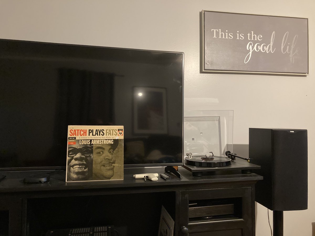 JayLinebaugh53's tweet photo. Listening to some Louis Armstrong to chill out and recharge for a promising Friday!
Carpe Diem my friends…
#glcs #glcsms #musicmatters #listentotheclassics #artmatters #recharge #selfcare https://t.co/aTaZqrjaey