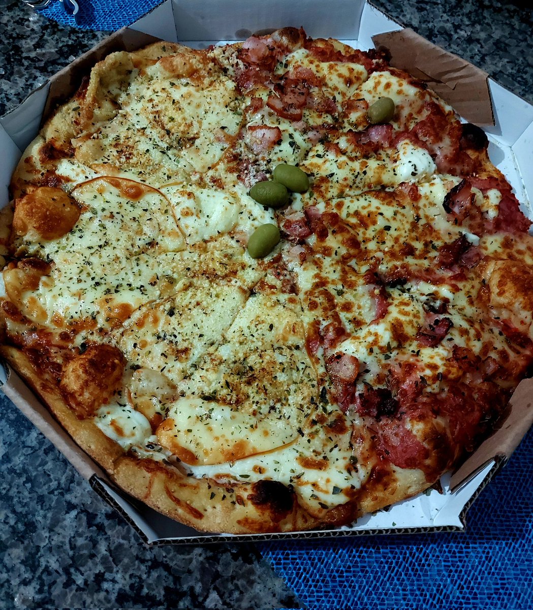 GSmorphing's tweet photo. Jen mia vespermanĝo !! 
Kutime en Brazilo ni manĝas picon semajnfine ,sed hodiaŭ mi ne volas kuiri 😅 https://t.co/E8Vkyhkk05