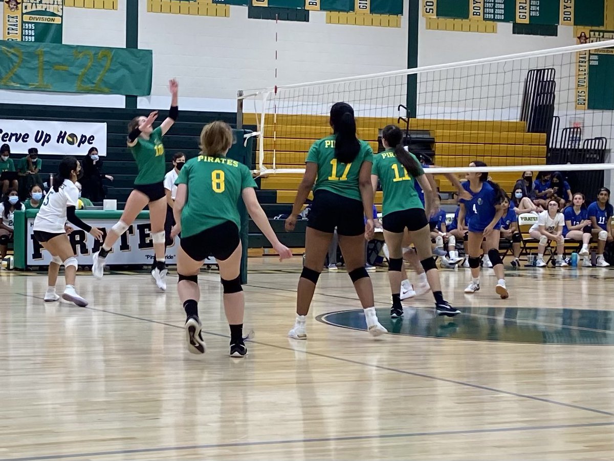 cincottajessica's tweet photo. South varsity volleyball off to a strong start against #wwphsn as we Serve Up Hope. #wwprsd #allinforhss https://t.co/DO4Kd6RsSf