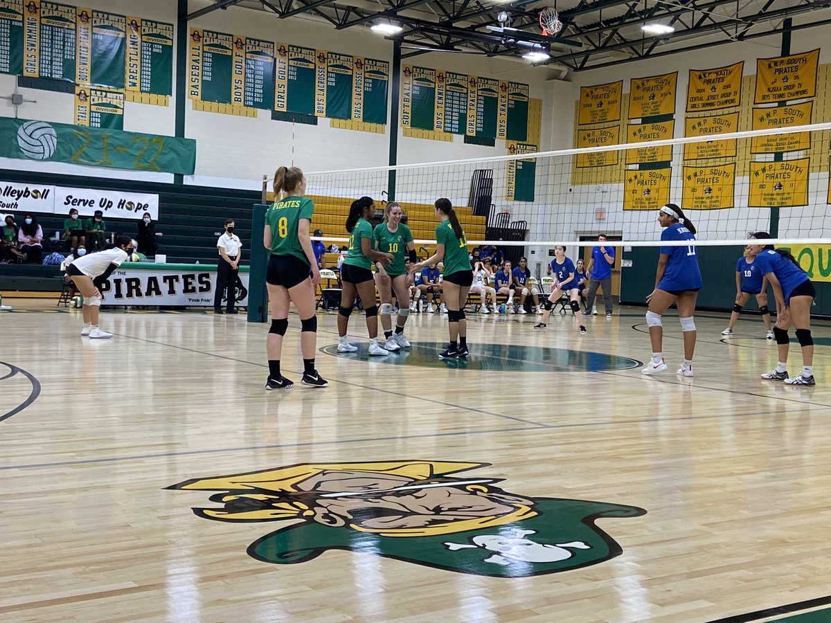 cincottajessica's tweet photo. South varsity volleyball off to a strong start against #wwphsn as we Serve Up Hope. #wwprsd #allinforhss https://t.co/DO4Kd6RsSf