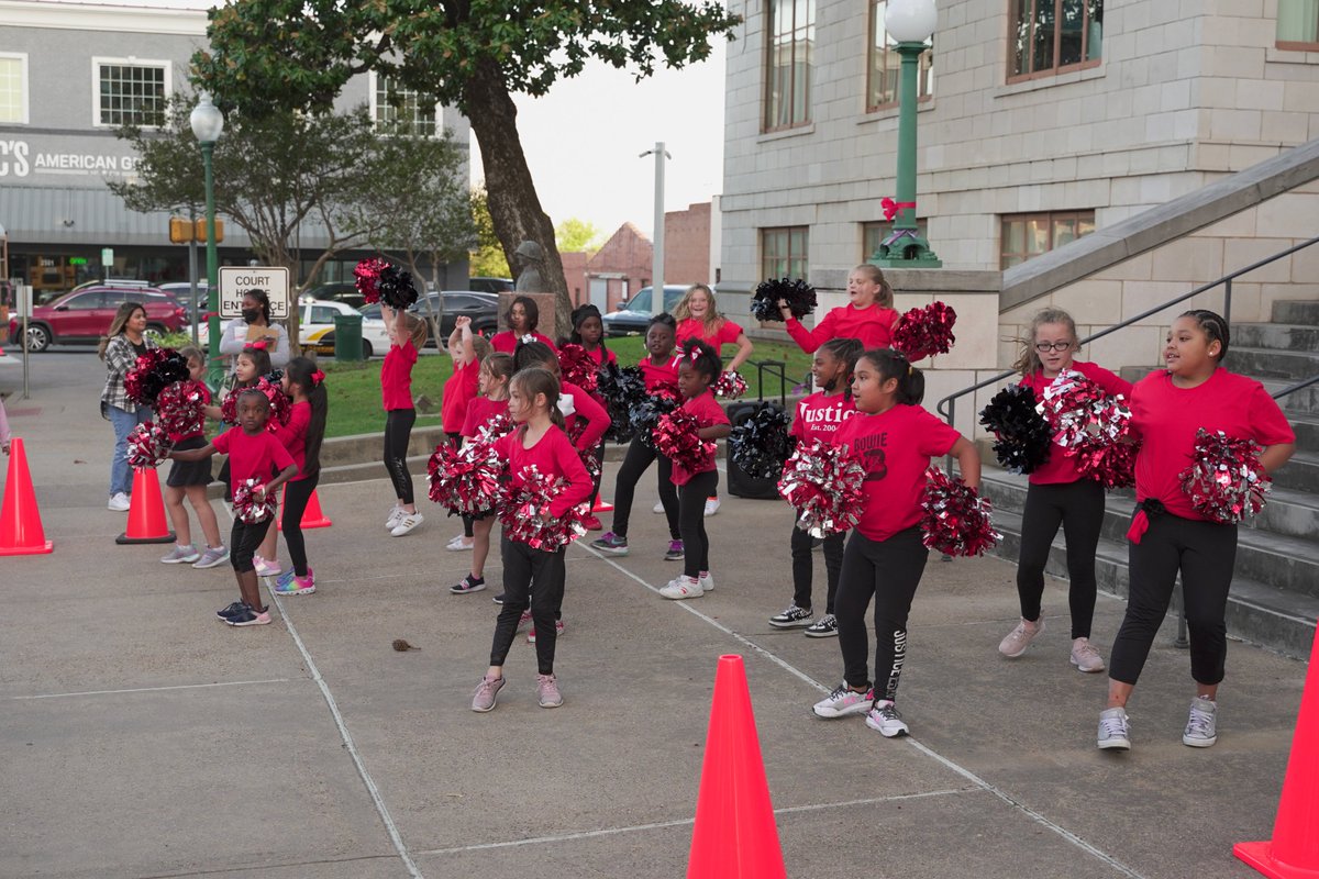 GreenvilleISD's tweet photo. Greenville ISD ACE celebrated Lights on Afterschool Day with a celebration in downtown Greenville!
Read more and view more photos: https://t.co/gbDtcAnpQl
#ACERocks #TEAMGISD https://t.co/KQIBrV0WDk