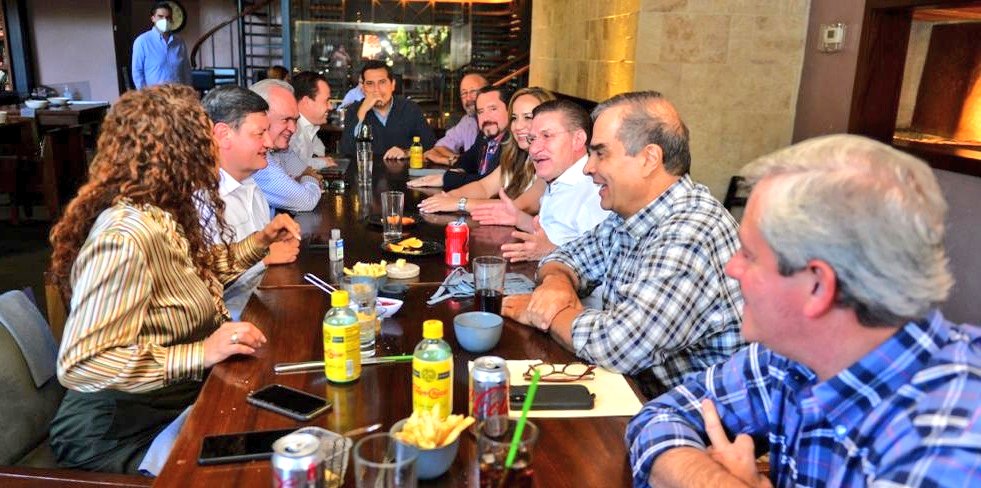 JaimeRivasL's tweet photo. Con nuestro líder @AispuroDurango 
Todos en torno a un sólo propósito #Durango y su gente https://t.co/xqQYUTkWZl