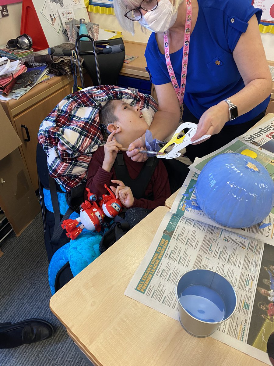 StMichaelsMissD's tweet photo. Primary 6 did a great job starting the design and painting of their pumpkins 🎃 Stay tuned to see the final results! 😬 #halloween #creative #painting #messy https://t.co/oP8OuN0fMQ
