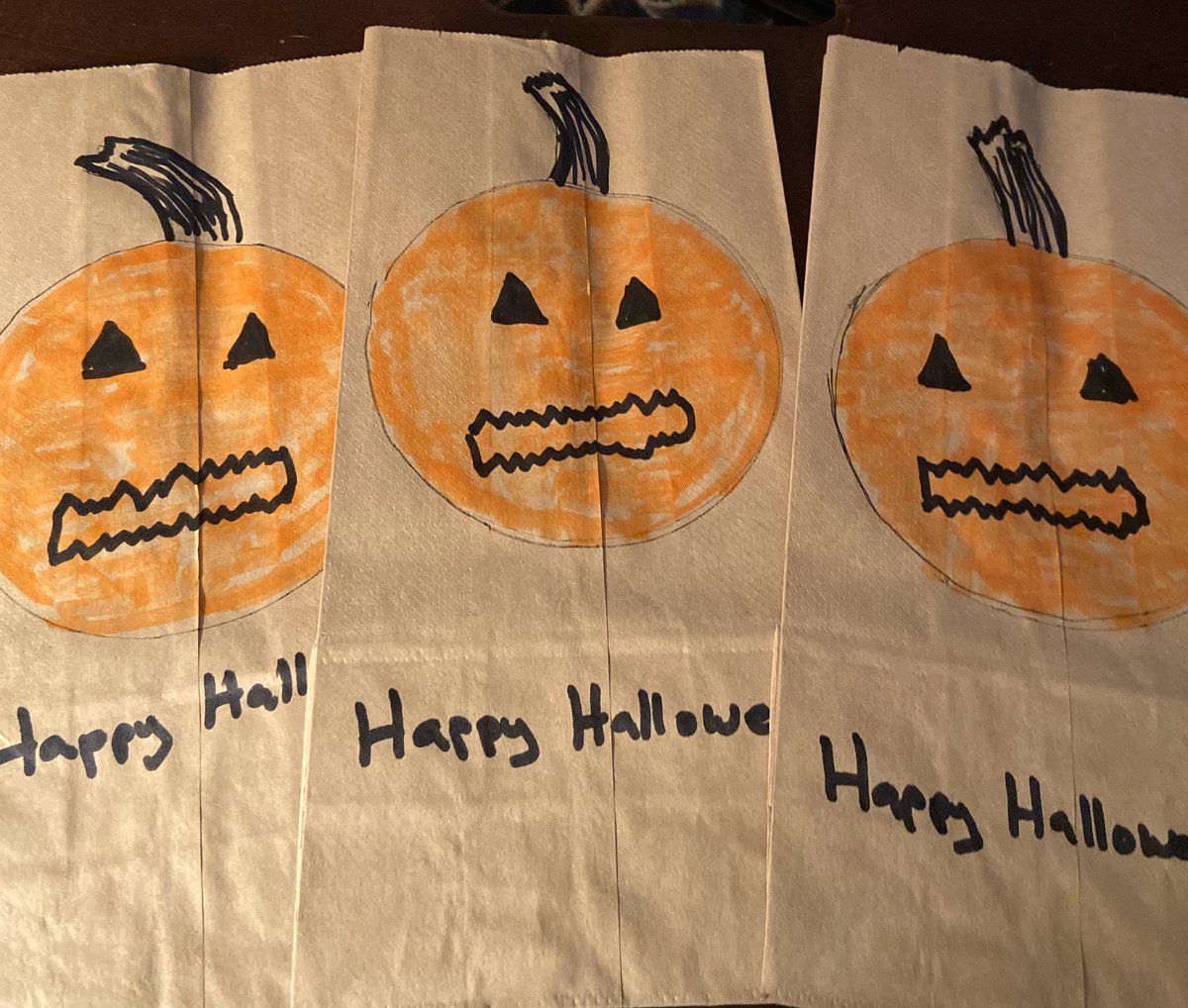 Breadchick's tweet photo. Putting together little bags of treats for the next door neighbor kids. Amazing art work, huh??!! 😳🤣#notcrafty #makedo https://t.co/WnH1TfUJEC