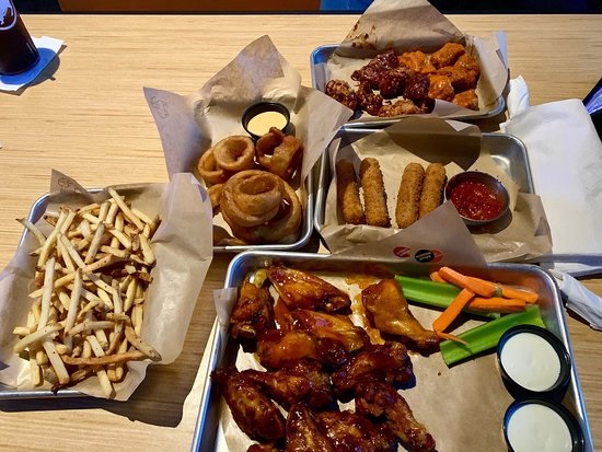 LeXsManChan's tweet photo. @FuryHasAName wanted wings while we were out, so we went and got wings.  I wasn't going to shame her, but good lord, woman.  Where are you putting it all?? https://t.co/pxctBg3zAe