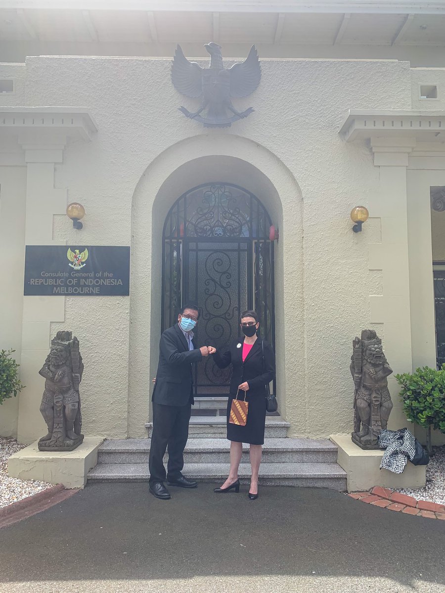 IndonesiaInMelb's tweet photo. Yesterday (28/10) the Indonesian Consul General in Melbourne met with the Managing Director of Melbourne Symphony Orchestra (MSO) to discuss the implementation of the arts and culture cooperation, especially on the collaboration.

#kjrimelbourne https://t.co/StsBtrwCdM