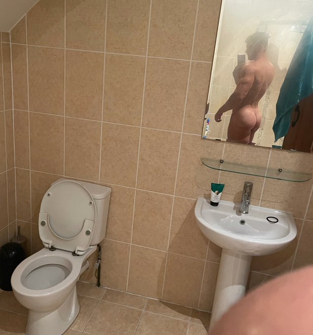 My ass broke the toilet seat kinda proud, kinda pissed https://t.co/m22NtG15No<a href="/tag/oscars"class="tags"><span>#oscars</span></a><a href="/tag/willsmithchrisrock"class="tags"><span>#willsmithchrisrock</span></a>