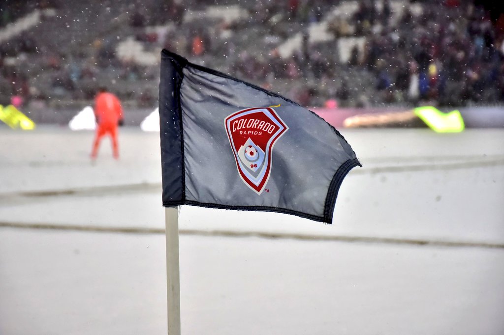 Photog_JohnB's tweet photo. #Meshuggeneh! Two weeks, three weeks, it's all the same in November-December home field advantage #Colorado. I tell you, it's going to snow, and thank God we have @dbadji14 + @K_J_Rose who know how to play in blizzards- with studs on their winter boots. #MLSCupPlayoffs #Rapids96 https://t.co/796tsXkXU3