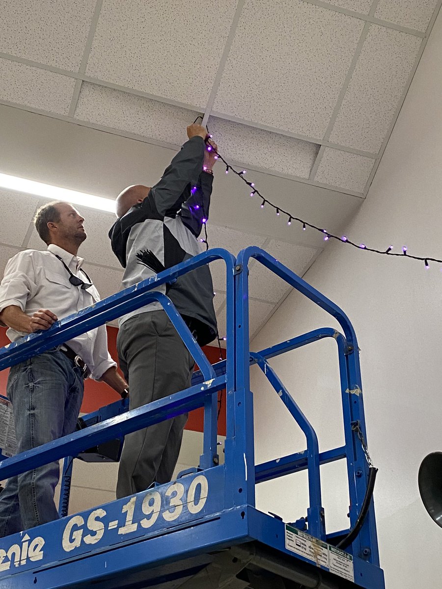 CanyonMiddle's tweet photo. Other duties as assigned taken to a whole new level! @Jags_Principal helping @cms_pta_nb get ready for the Fall Dance tomorrow night! https://t.co/g0K0tggxO1