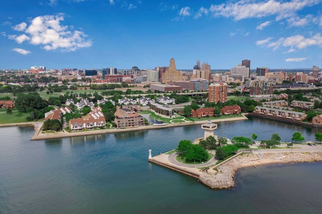 Its breathtaking view and the sight of Buffalo's City Hall with clear skies make it a wonderful sight to see. 

Instagram of @thewestendbuf

📍 Buffalo
-
Contact us 
📲 716-444-2064 
📧 hello@unLMTDteam.com

#LaurenMelber #ToddDanni #Envision #Photography #NewYork #Buffalo