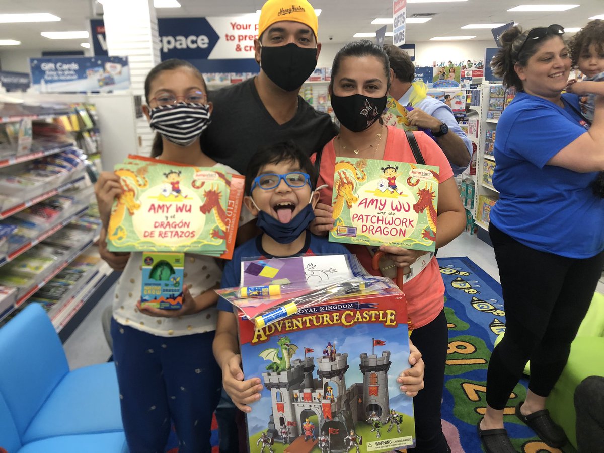 LoriCanning's tweet photo. Thank you @LakeshoreLM and @Tony_Chaidez for hosting a #readfortherecord family night!  Fun read aloud, dance, dragon march, craft, and prizes!  Great way to end a great day!  #browardreads https://t.co/A3nUC0gwhg