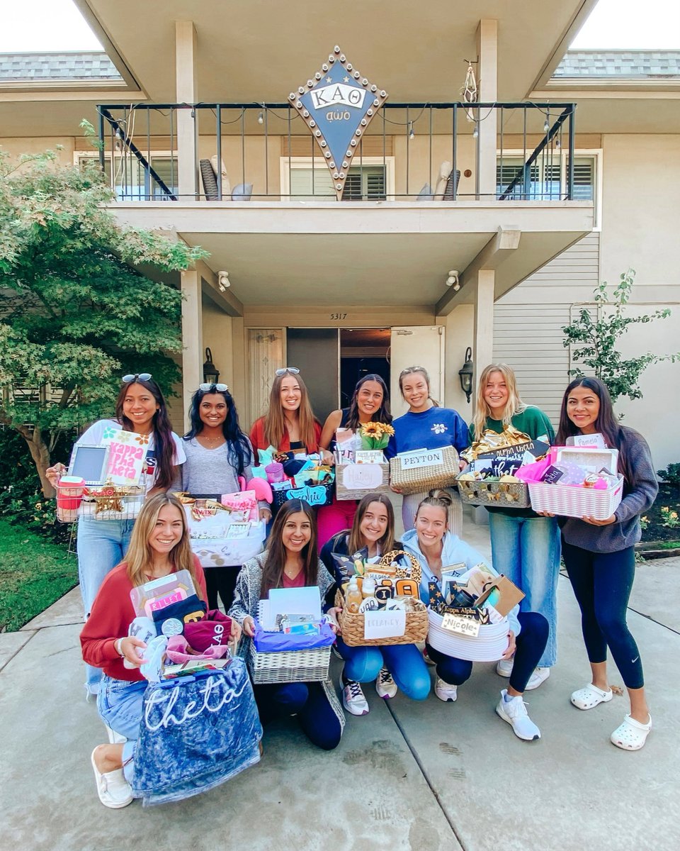 Want to know a 𝒍𝒊𝒕𝒕𝒍𝒆 secret? Your bigs 𝑳𝑶𝑽𝑬 to spoil you! ✨🤩 Let’s hope day 2 gave you a clue on who your big could be!