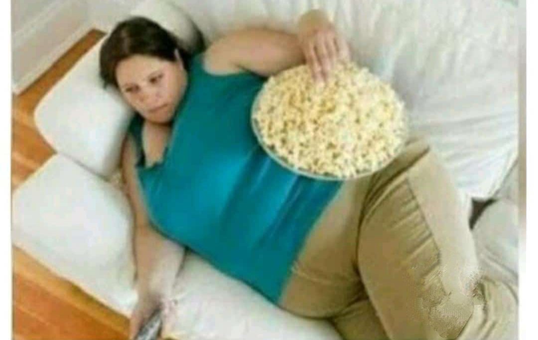 DomUgas's tweet photo. Aquí criticando a las muchachas del Miss Venezuela. https://t.co/7LXbakiN3A
