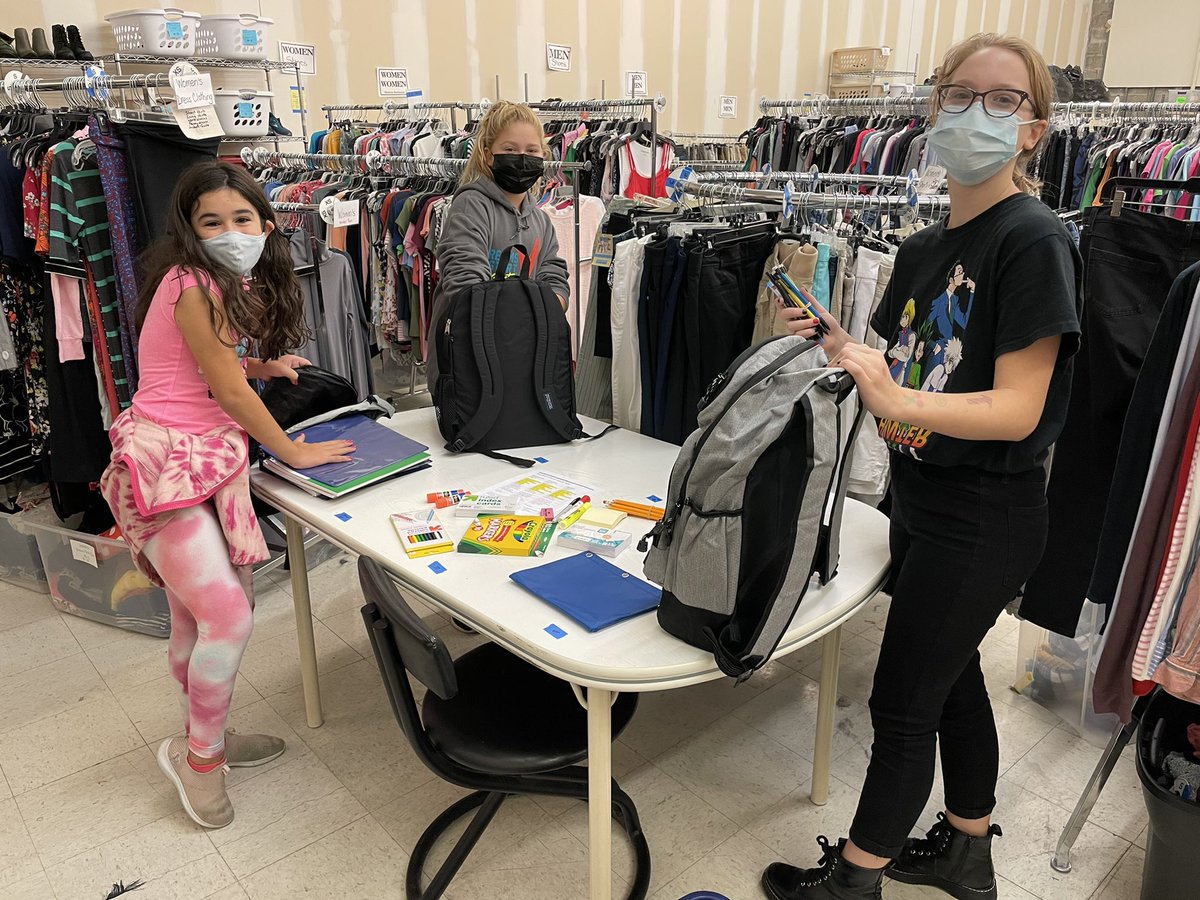 The <a href="/erms_DCSD/">Eversole Run Middle School</a> Volunteer Club had an amazing time helping sort school supplies for @WelcomeWarehse on Wednesday! It’s so inspiring to see kids who are excited to give back to their community in their free time. Can’t wait to go back!