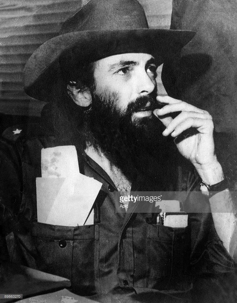 Camilo Cienfuegos sigue siendo la imagen del pueblo. Su fe en la #Revolución y en #Fidel es ejemplo para los revolucionarios. Reciba el homenaje de  cada cubano digno. El #SeñorDeLaVanguardia vive en el corazón de #Cuba.
