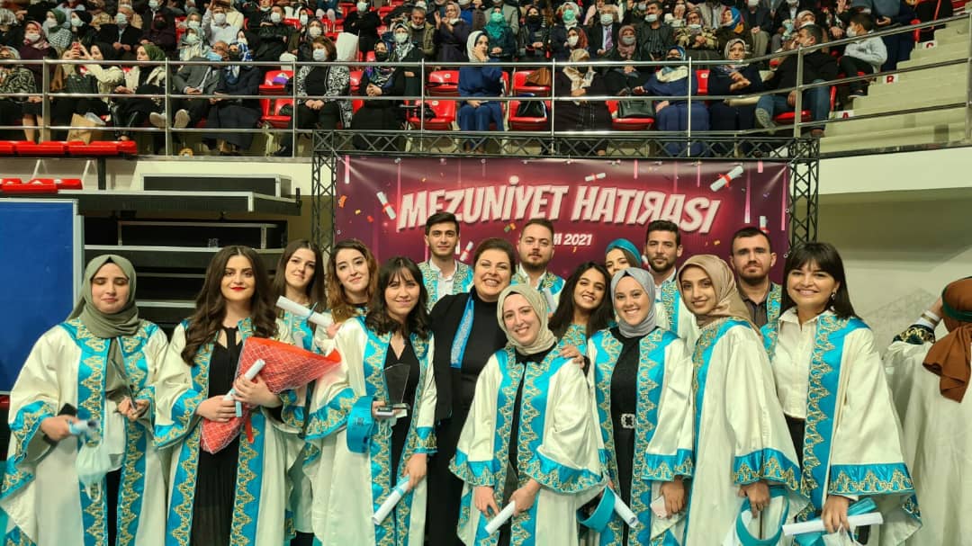 Gamzecolk98's tweet photo. Üniversite hayatım boyunca bizden desteğini hiçbir zaman esirgemeyen  ve tecrübeleriyle bizlere ışık tutan tüm saygıdeğer hocalarıma emekleri için çok teşekkür ederim.. 
@DidemTuncez @serifeozkn @drhasanalma https://t.co/lIYVdQSpjZ