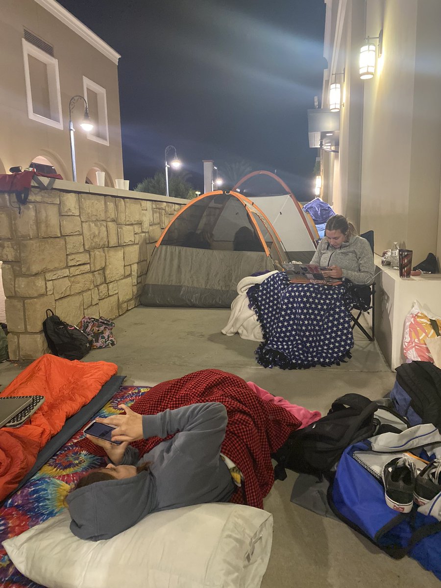 dylanlikeslight's tweet photo. 16 hours and very little sleep later…finally snagged a spot for the CBU zion trip! #brodie21 https://t.co/cpMzbiA07v