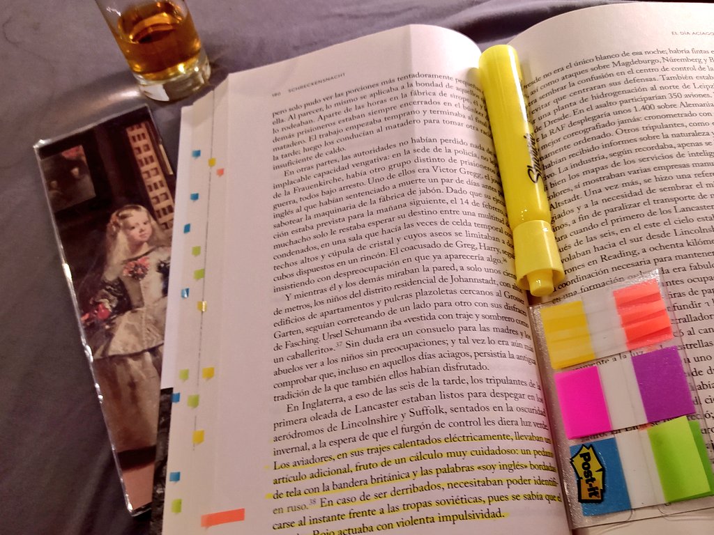 MaraACastillo1's tweet image. Terrorífico👉 "Los aviadores llevaban, fruto de un cálculo muy cuidadoso, un pedazo de tela con una bandera británica y las palabras "soy inglés" bordadas en ruso. De ser derribados necesitaban poder identificarse al instante frente al ejército rojo", Dresde
#midnightreading