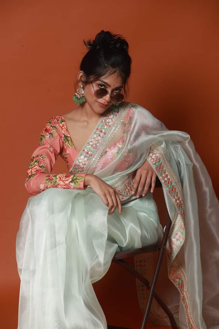 Anusha019's tweet photo. You throw shade, I wear a pair! 😎💥
#postalert #currentmood #photoshoot #swagbelike #photooftheday #sortedinsaree #fashiontales #selflove #actorslife #gratitude #happywithin #FridayFeeling https://t.co/JopEsianAP