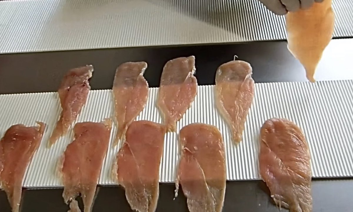 solproyectos's tweet photo. Fileteadoras horizontales para carne sin hueso.. un ejemplo podrian ser la pechugas de pollo o de pavo
Informese sin compromiso en comercial@solucionesyproyectos.net
#fileteadora #pechuga #pollo #pavo #carnicas #salon_gourmets #gourmet https://t.co/LWgLqq3cUX