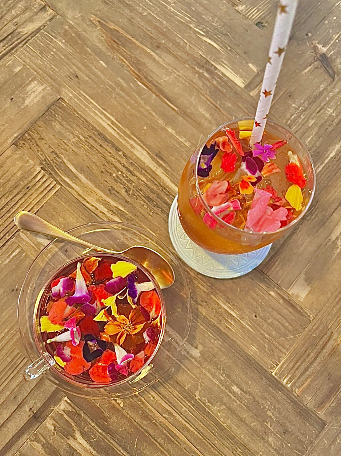 ブルーウォーターシュリンプ 沖縄では珍しいお食べれるお花 エディブルフラワーが楽しめるお店 Daisy 花が咲く場所をテーマにした空間 カフェ全部がかわいいくておしゃれ 沖縄カフェ お花カフェ エディブルフラワー 那覇 Daisy T Co