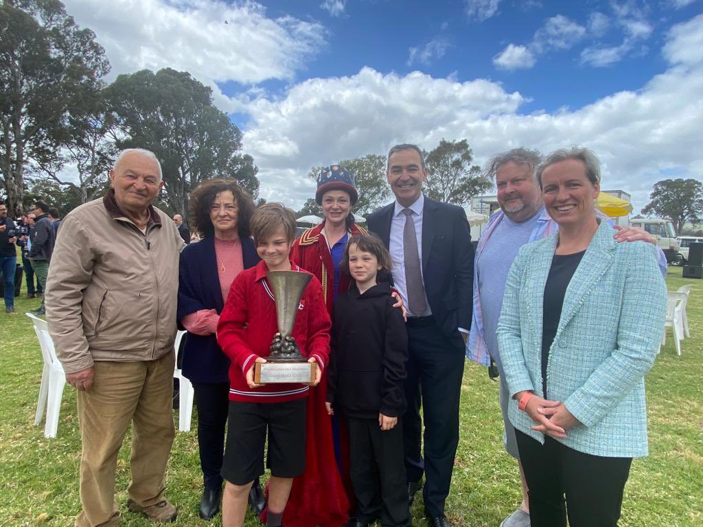 A fantastic day in McLaren Vale celebrating the Bushing Festival with Amy Williams - Liberal Candidate for Mawson.

This year’s Bushing Queen is Elena Brooks from <a href="/DandelionWines/">Dandelion Vineyards</a>. #RegionsMatter