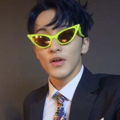 จะเเว่นเเบบไหน มาร์คลีก็เอาอยู่ทุกลุค
