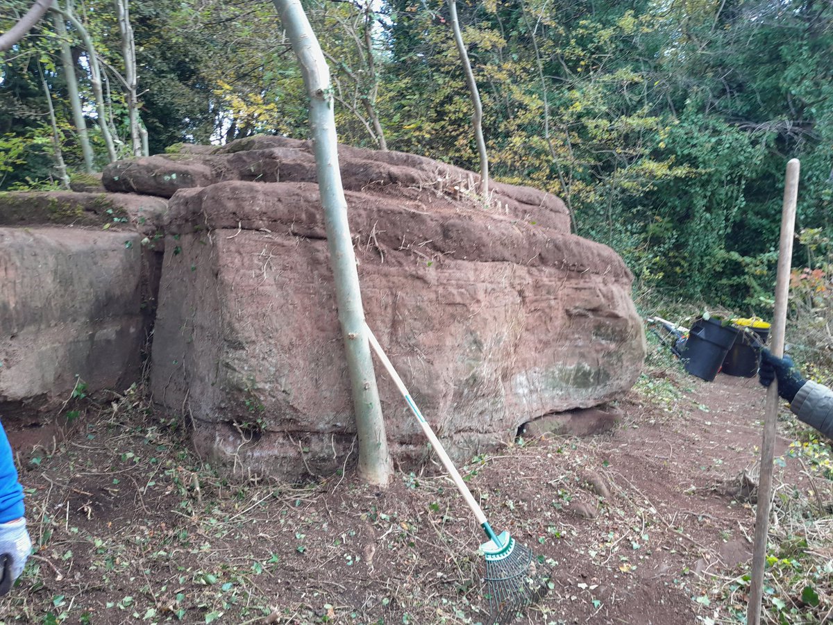 NathanCRT4's tweet photo. Me and the volunteers were given the task of clearing a way for a new access point to be made and restoring the red rock back to how it used to look, the locals like it as one passing by found his name in that he engraved back in the 1960's  @CRTWestMidlands @CRTvolunteers https://t.co/wXWjTqmrGr