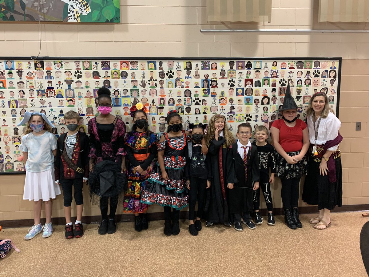 HCPSLopezElem's tweet photo. This year’s #SayBooToDrugs parade was a #spooktacular event! Thank you to our staff and volunteers for giving your time, talents, and treats to make this day a success! #bookoween #seffnerstrong @HillsboroughSch @lopezlibrary @ZemHarris @KennethGay10 https://t.co/4zXwgHiNPK