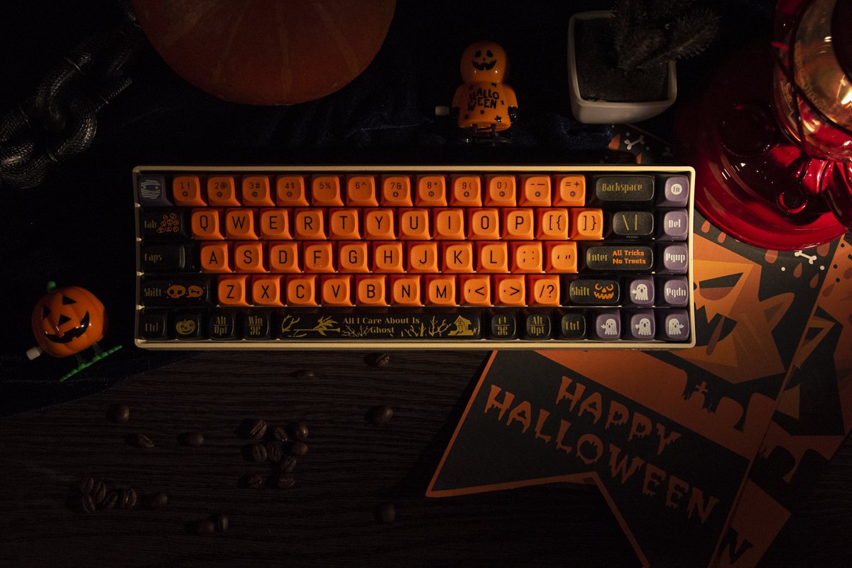 lofreeco's tweet photo. Pumpkin... Witch... Ghost... That's all about Halloween you want...
ALL TRICKS, NO TREAT...
IT'S TIME TO USE THE MAGIC.✨
#lofree #lofreekeyboard #lofreedesign #halloween #halloweendecor #minimaldesign #minimalsetups #minimalstyle #mechanical #pumpkinhead #magic #trickortreat https://t.co/rAvLmJqUfJ